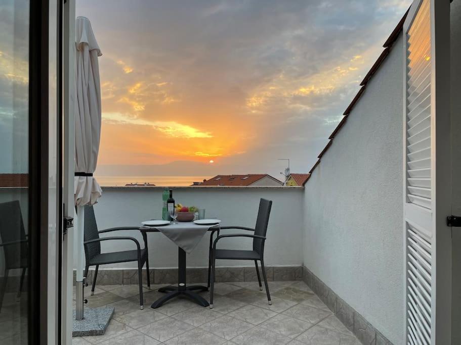 Casa Estancia Studio Apartment Njivice Eksteriør bilde