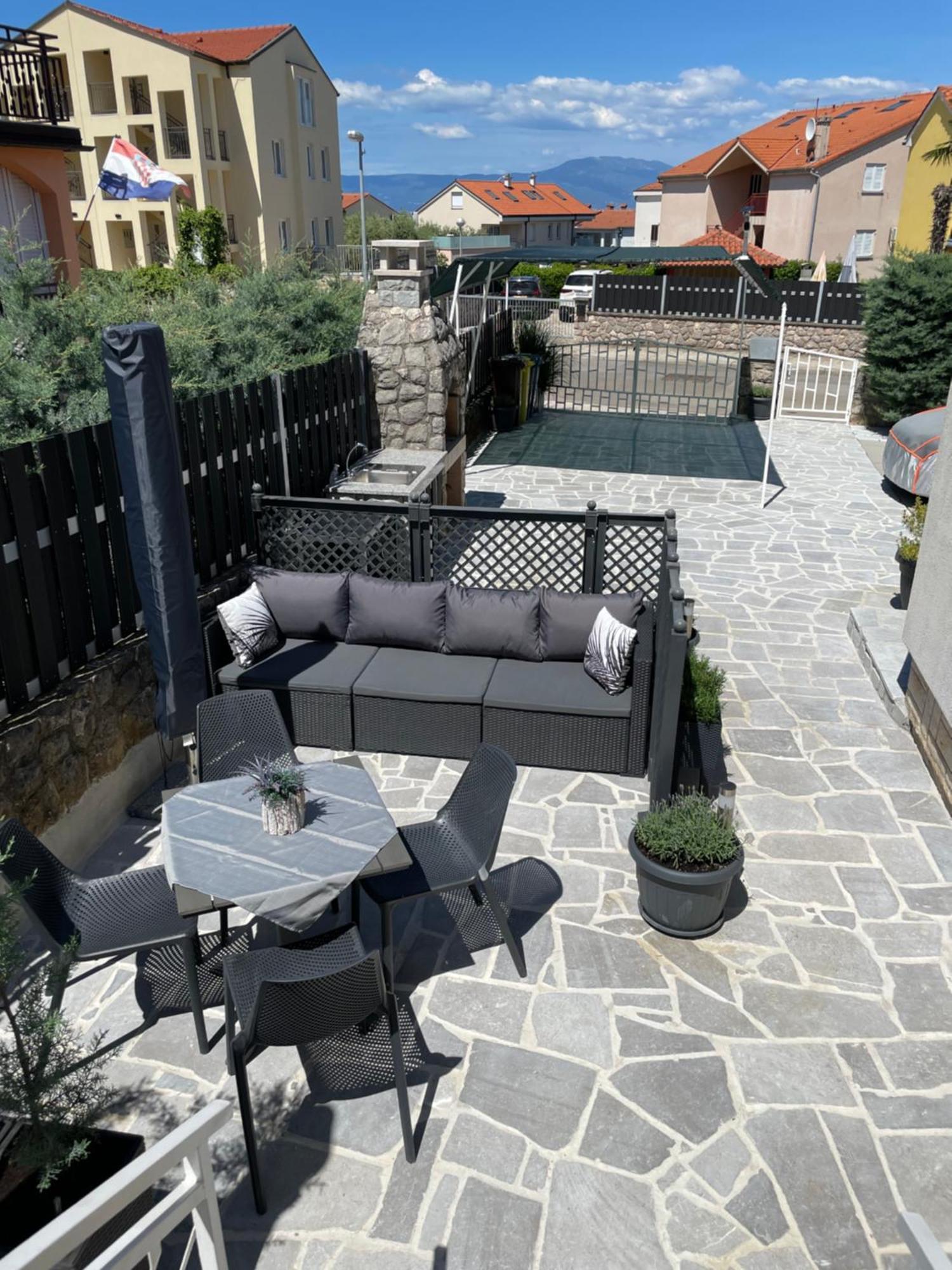 Casa Estancia Studio Apartment Njivice Eksteriør bilde